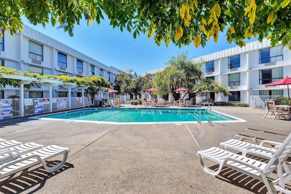 Hotel 6-belmont, Ca - San Francisco - Redwood